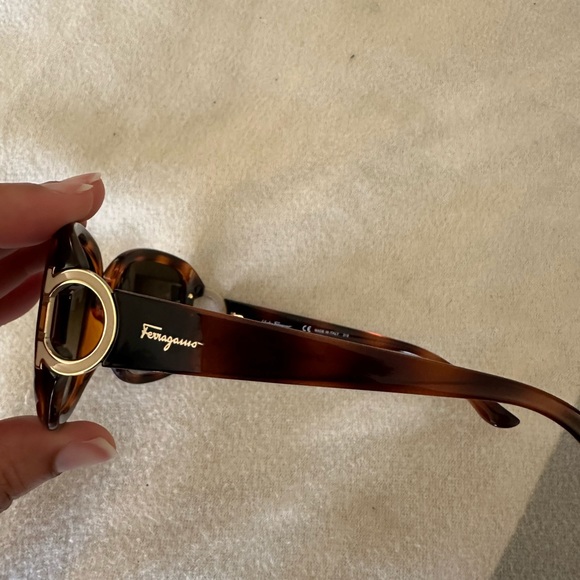 SALVATORE FERRAGAMO Sunglasses - Picture 8 of 10